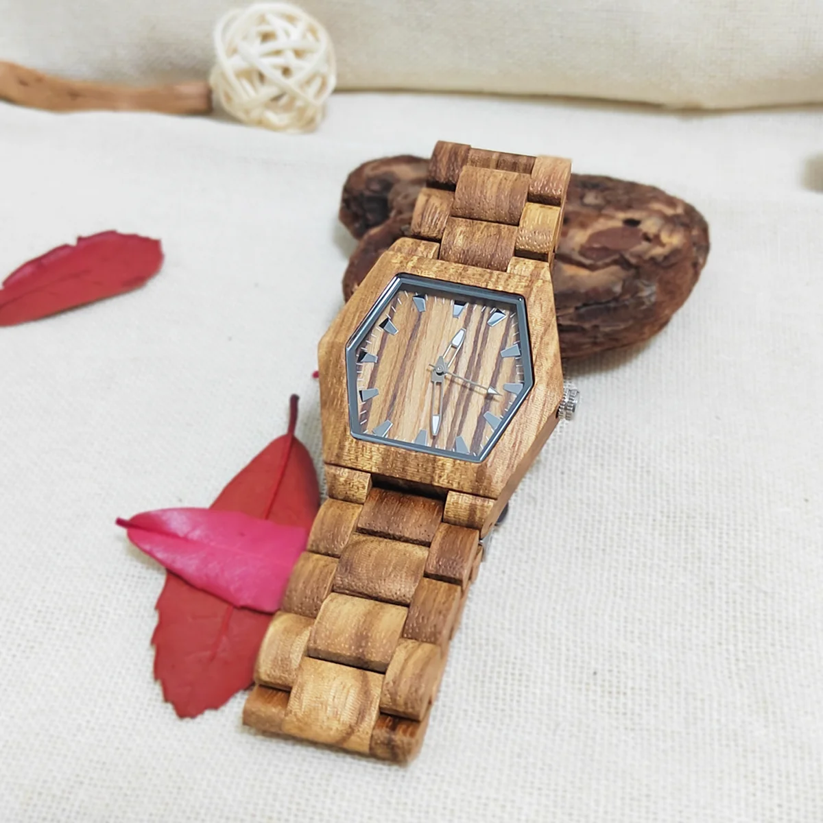 Wacthes Wooden Natural Wood Women\'s Quartz Wristwatch Creative Hexagon Shaped Watch Case Elegant Stylish Ladies Watches Gifts