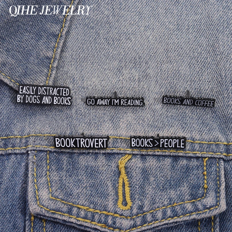 كتب BOOKTROVERT والقهوة المينا دبابيس بروش الذهاب بعيدا أنا قراءة دبابيس ظهره شارة التلبيب مجوهرات هدية لمحبي الكتاب #1