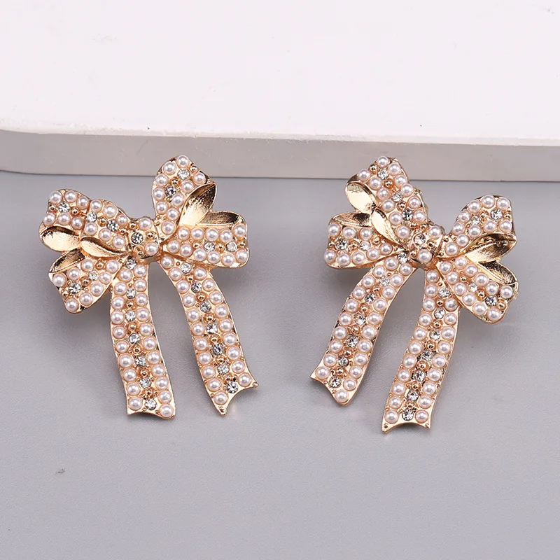 Best lady Creative Rice Beads Dripping Oil Bowknot Stud Earrings for Woman Christmas Gifts Alloy Jewelry Adorable Female Gift