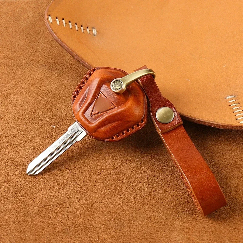 Vintage Leather Key Cover for Triumph T120, Perfect for T100/T120/T900/Bobber - Ideal Induction Key Decoration Modification