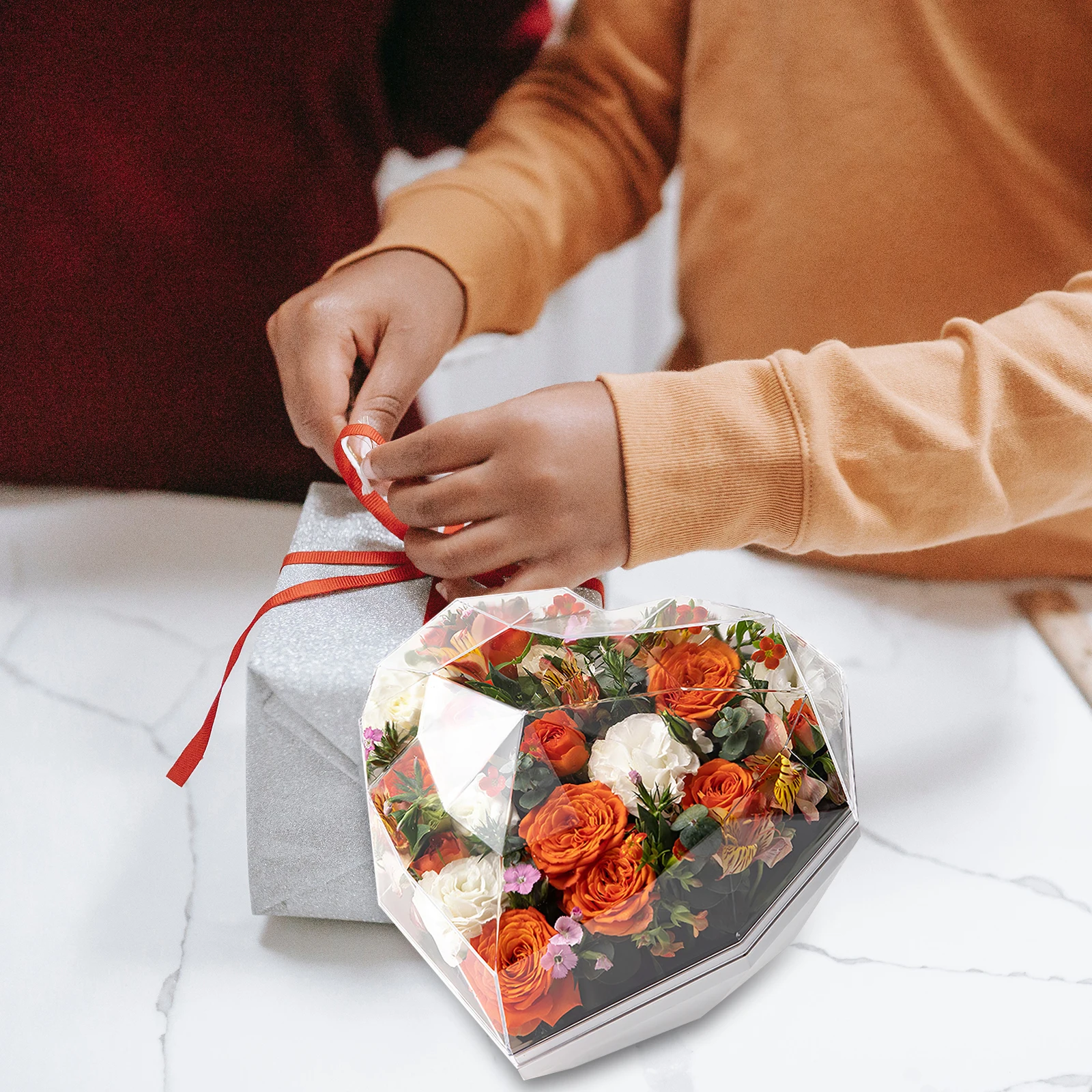 

Heart Shaped Flower Gift Box Acrylic Packaging Container Proposal Wedding Engagement Preserved Flower Arrangement Clear Carry