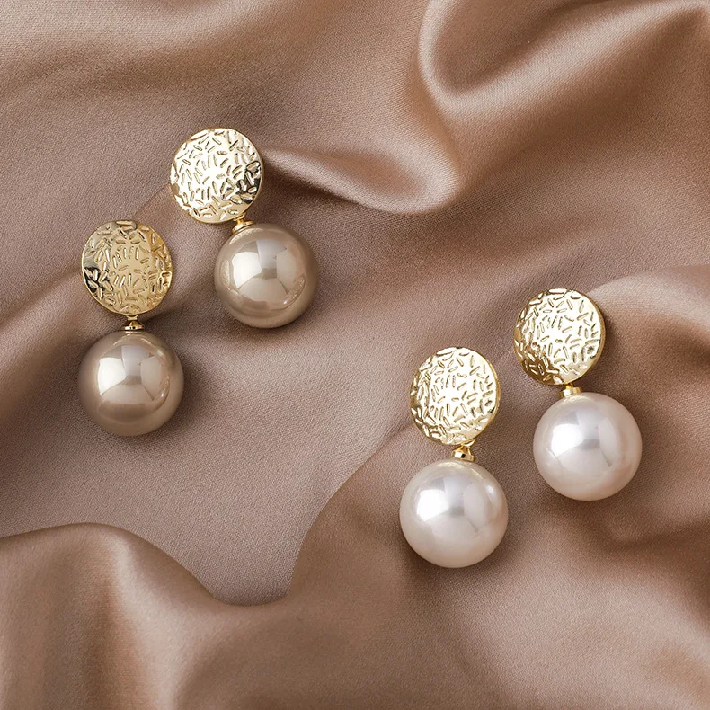 Champagne Pearl Stud Earrings for Women Metal Simple Minimalist Cool Tone Daily Wear Elegant New Fashion Jewelry