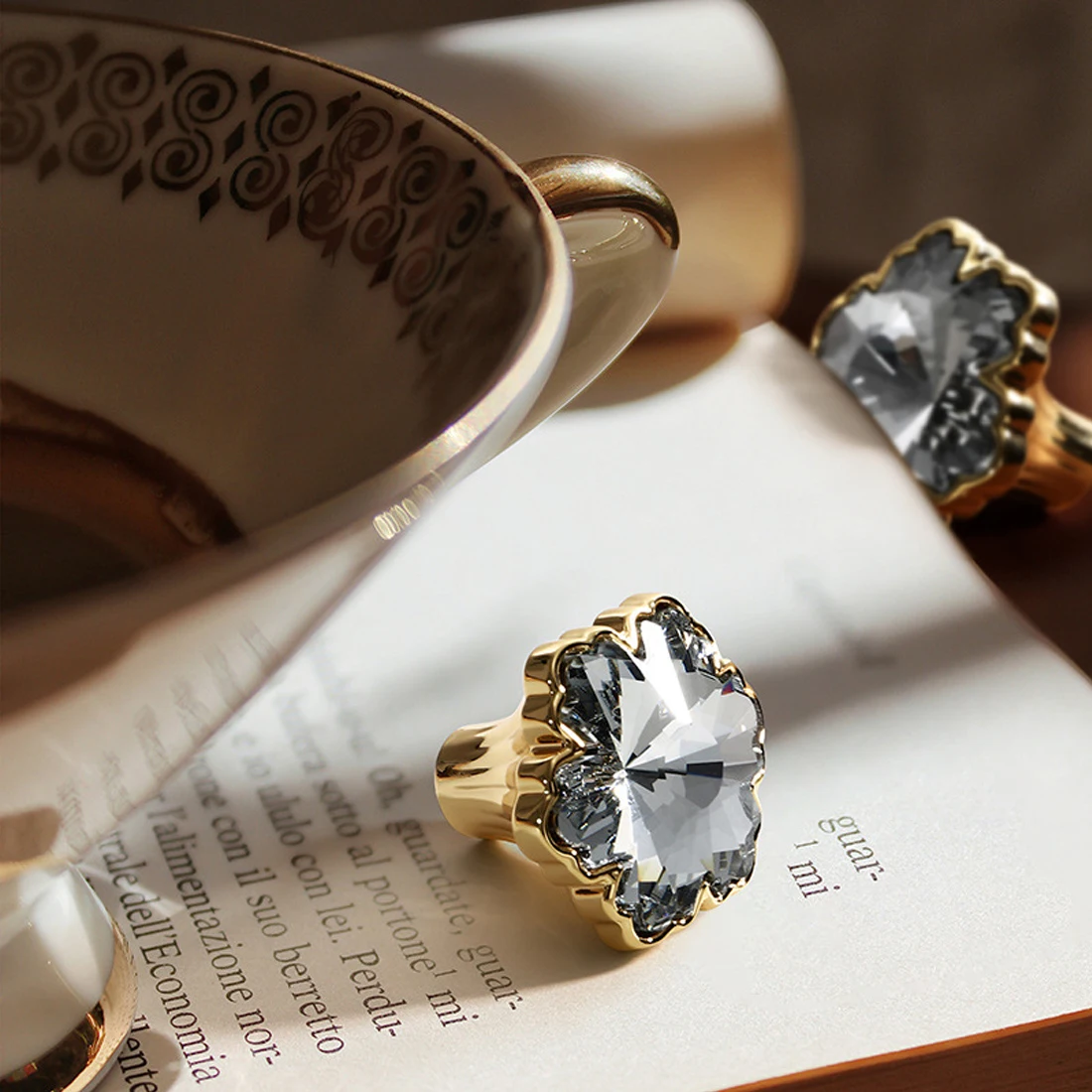 Snowflake Crystal Diamond Furniture Handles Cabinet Knobs and Handles Black Kitchen Handle Shoe Cabinet Drawer Knobs Hardware