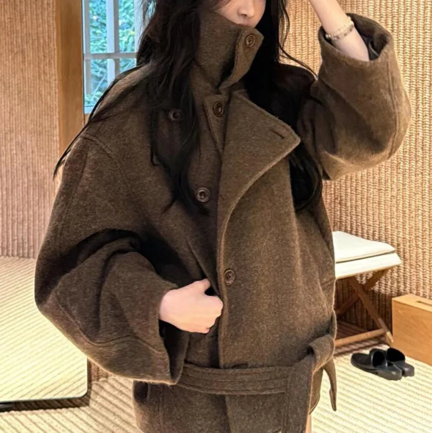 25 가을 겨울 새로운 옷깃 짧은 모직 코트 벨트가있는 목욕 가운 재킷 카멜 컬러 레트로 재킷 여성