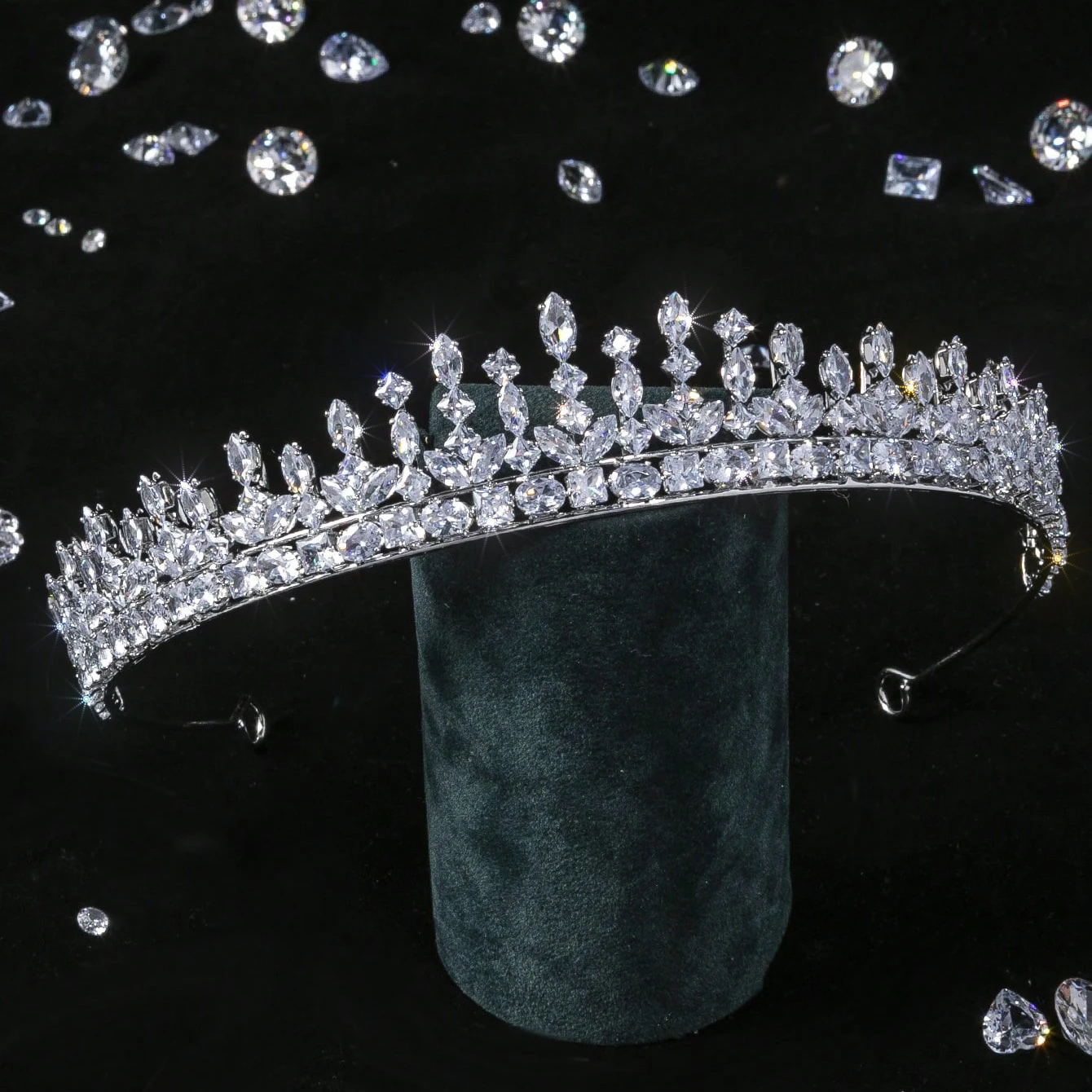 

A gorgeous sparkling zircon lady crown for wedding prom party fashion trend 2025 new princess style court decoration jewelry
