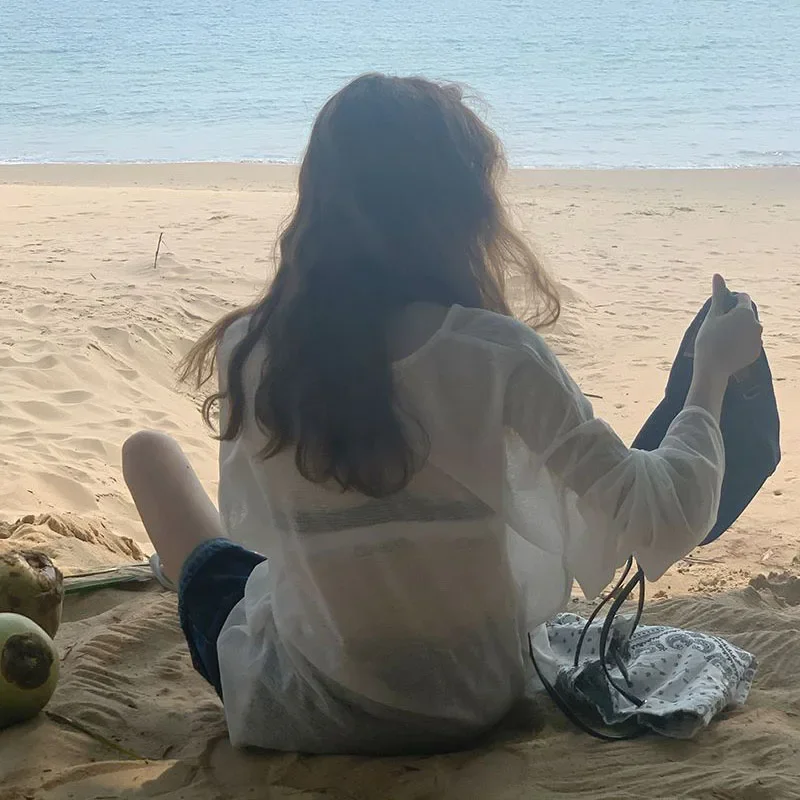 Verão com decote em v protetor solar pulôver feminino casual solto fino manga longa branco t camisa feminina ao ar livre ver através de praia topos