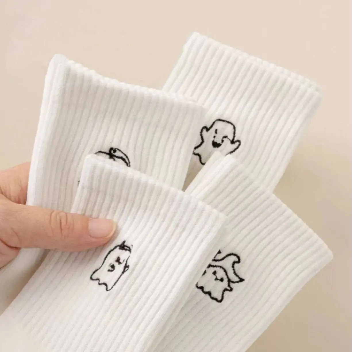 5 Pairs of Random Novel Funny Cartoon Women's Mid Tube Socks With Exquisite Personality and College Style White Girl Socks