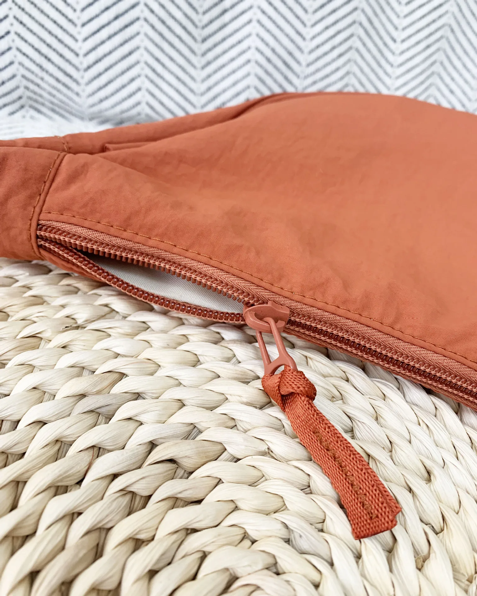 Leichte Nylon-Halbmond-Umhängetasche mit Verstellbarem Breitem Riemen, Schultertasche für Frauen, Tägliche Einkaufs- und Reisehandtasche – Detail 4