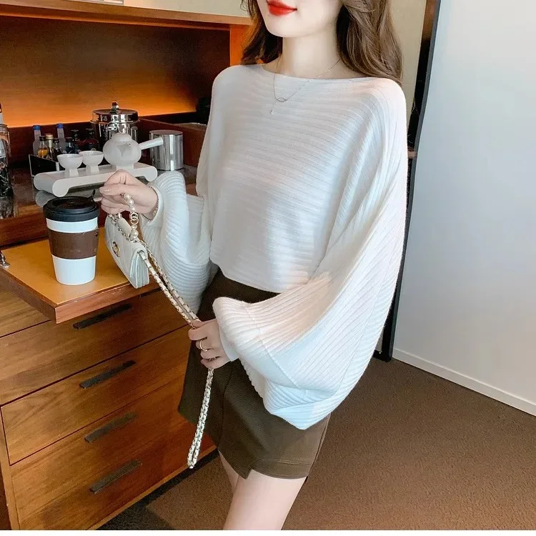 2025, lente nieuwe losse commuter, veelzijdige Franse stijl, korte binnenkleding, mode, effen kleur trui met lange mouwen