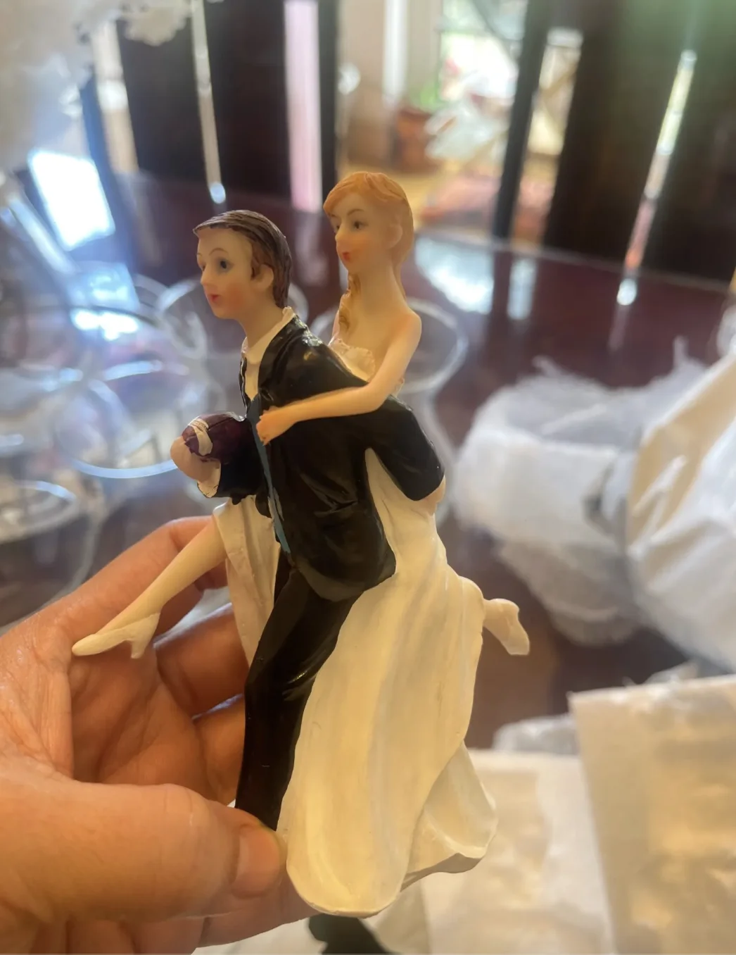 

Free Shipping Wedding Favor Photo Frame wedding Cake Topper Picture Perfect Couple Figurine Wedding Cake Topper