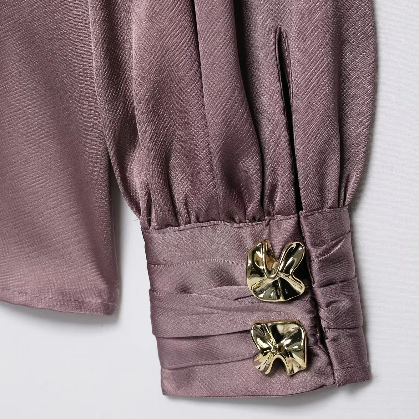 Camicette eleganti a maniche lunghe in raso solido Camicette da donna con colletto allacciato con fiocco Camicia pullover Autunno Nuova camicetta semplice casual vintage