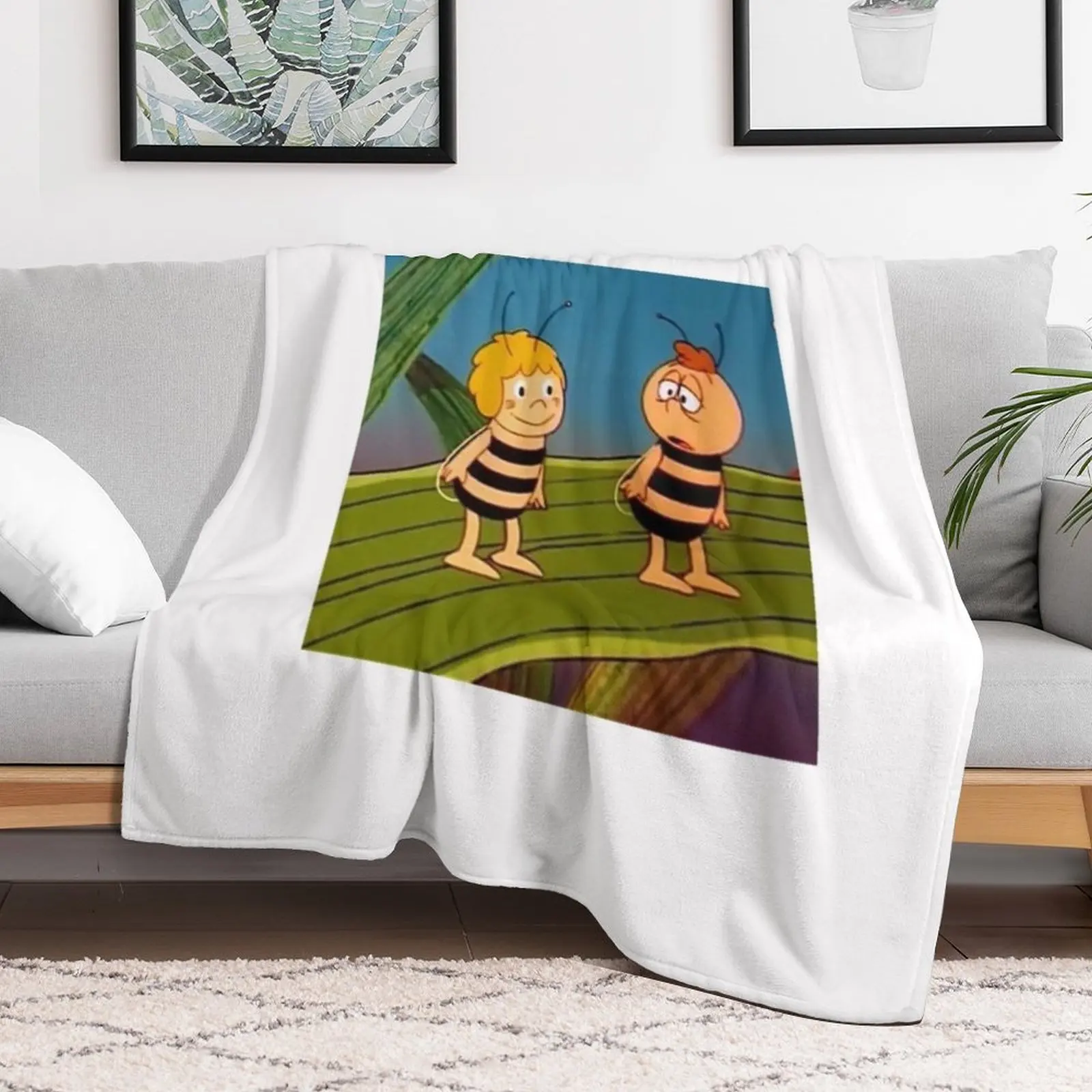 Maya the bee Throw Blanket