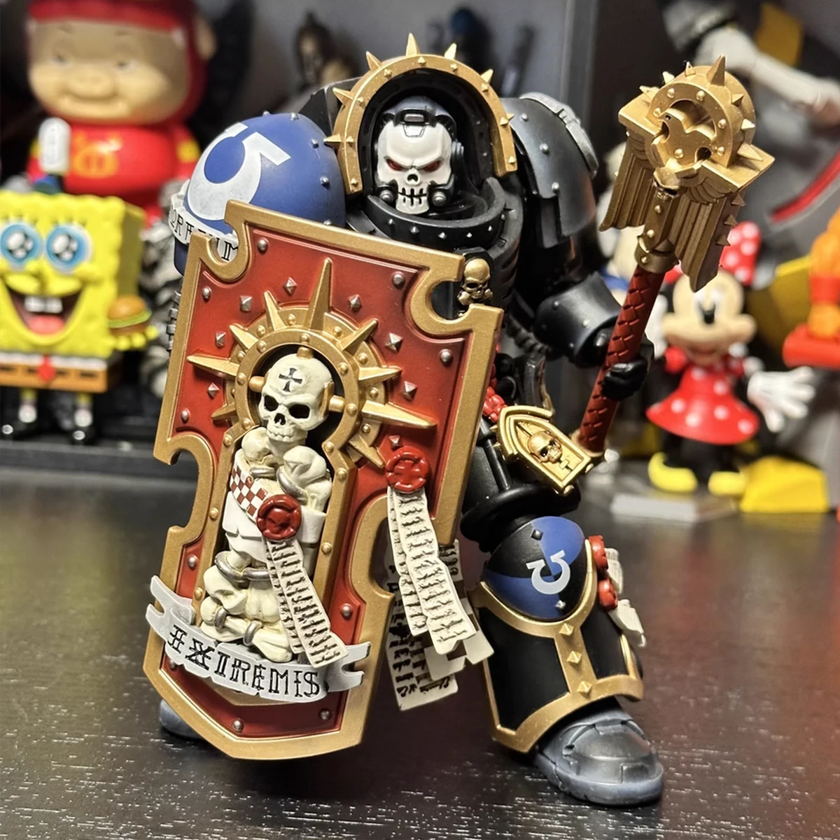 Joy Toy Warhammer 40K Actionfigur Ultramarines Kapellenin im Terminator Rüstung Gemeinsame bewegliche Figur Sammlung Modell Spielzeug Geschenk