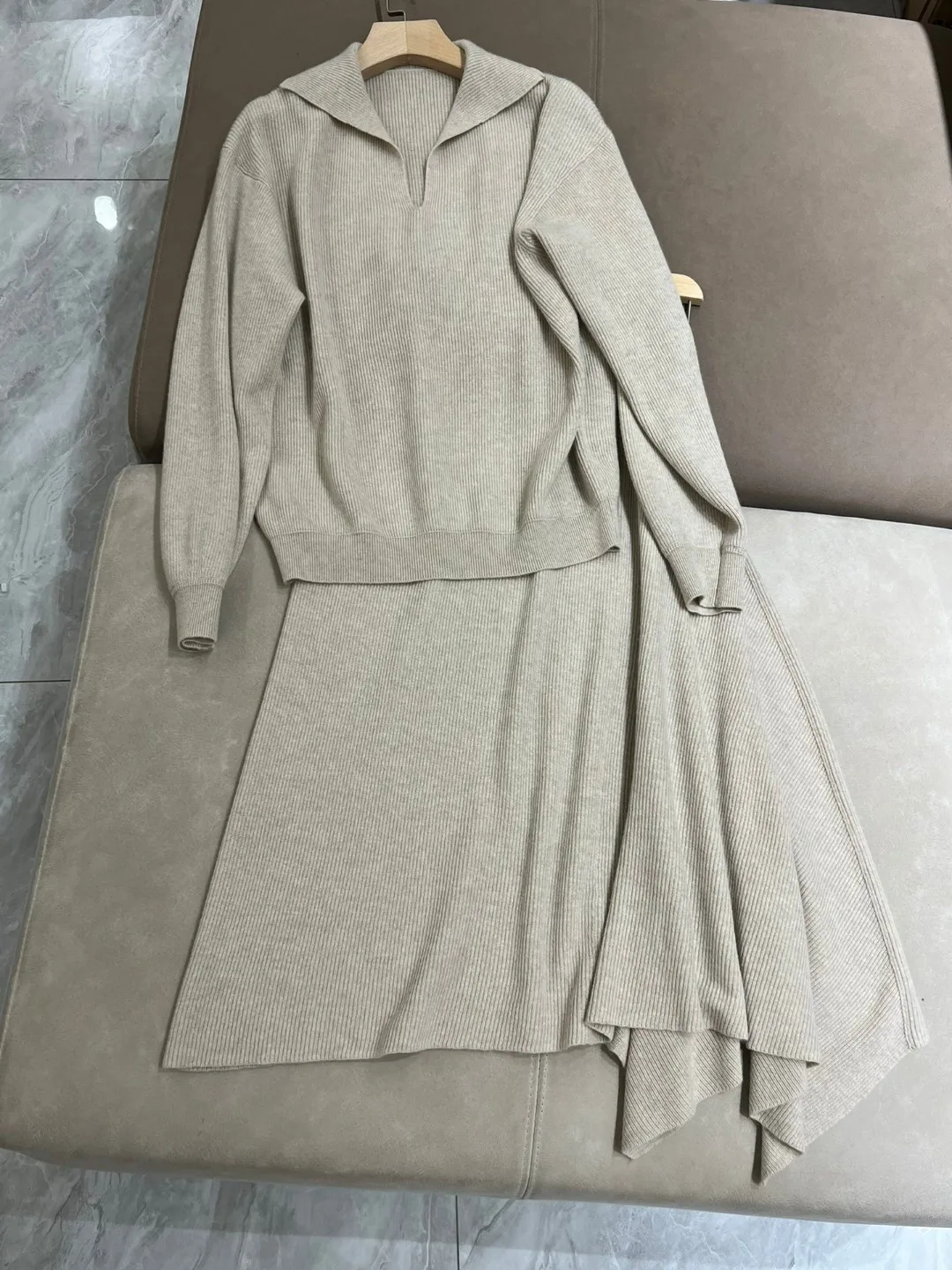 Luxurious casual pure cashmere knitted skirt suit