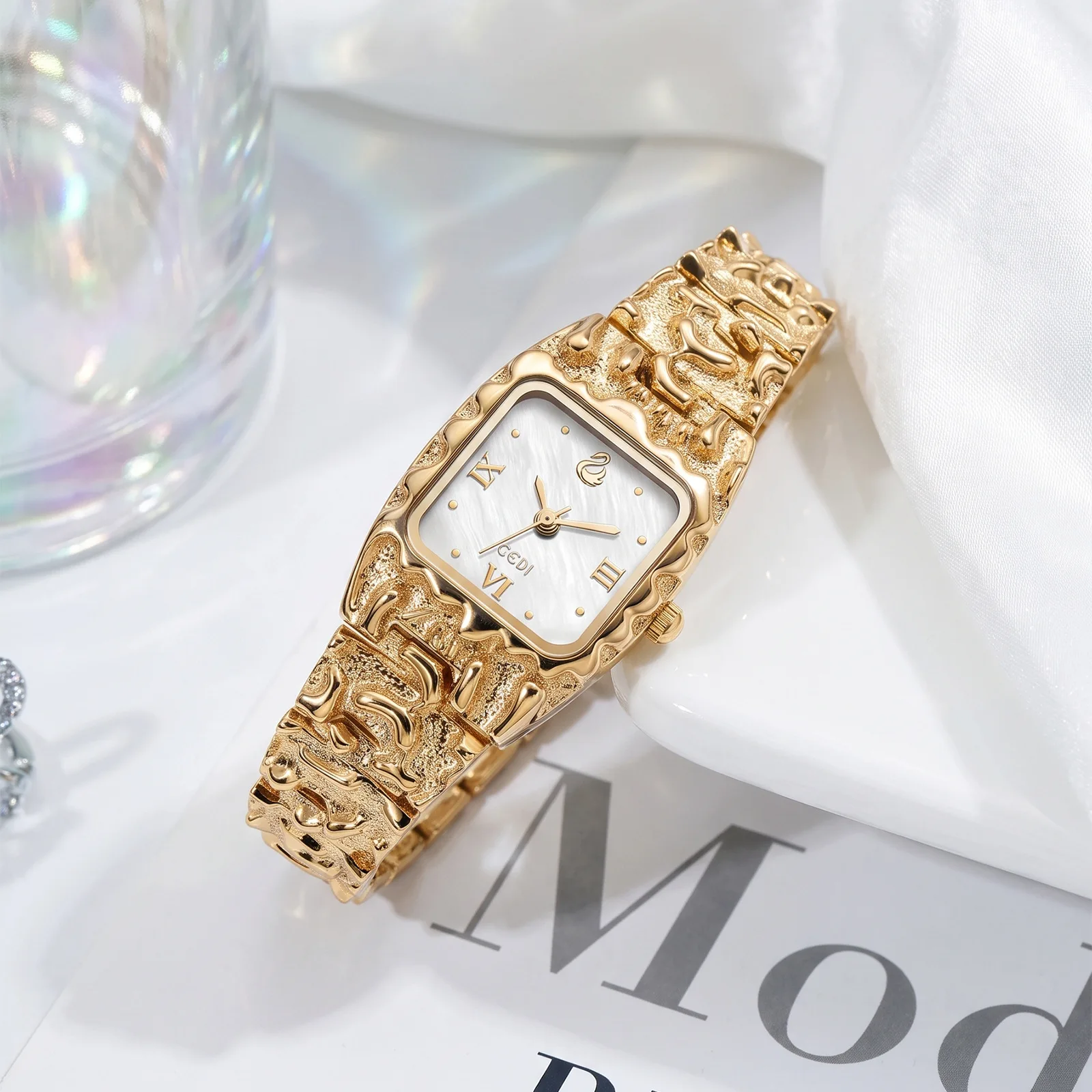 Light Luxury Watch With Broken Gold Design Fashion Retro Exquisite Relief Pattern Strap Women's Waterproof Quartz Watches