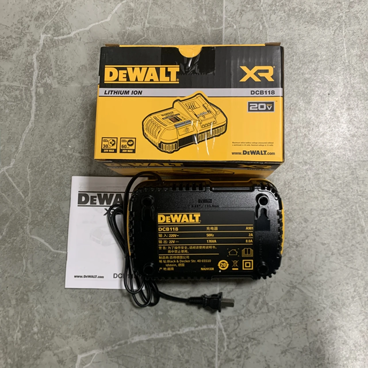 New DeWalt DCB118 20V MAX/ 60v Fan Cooled Fast Charger DCB118