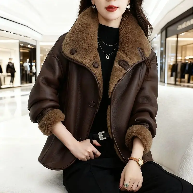 Winter Faux Shearling Lined Leather Coat Ladies Turnover Fur Collar Single‑Breasted Warm Vintage Short Biker Jacket Outerwear