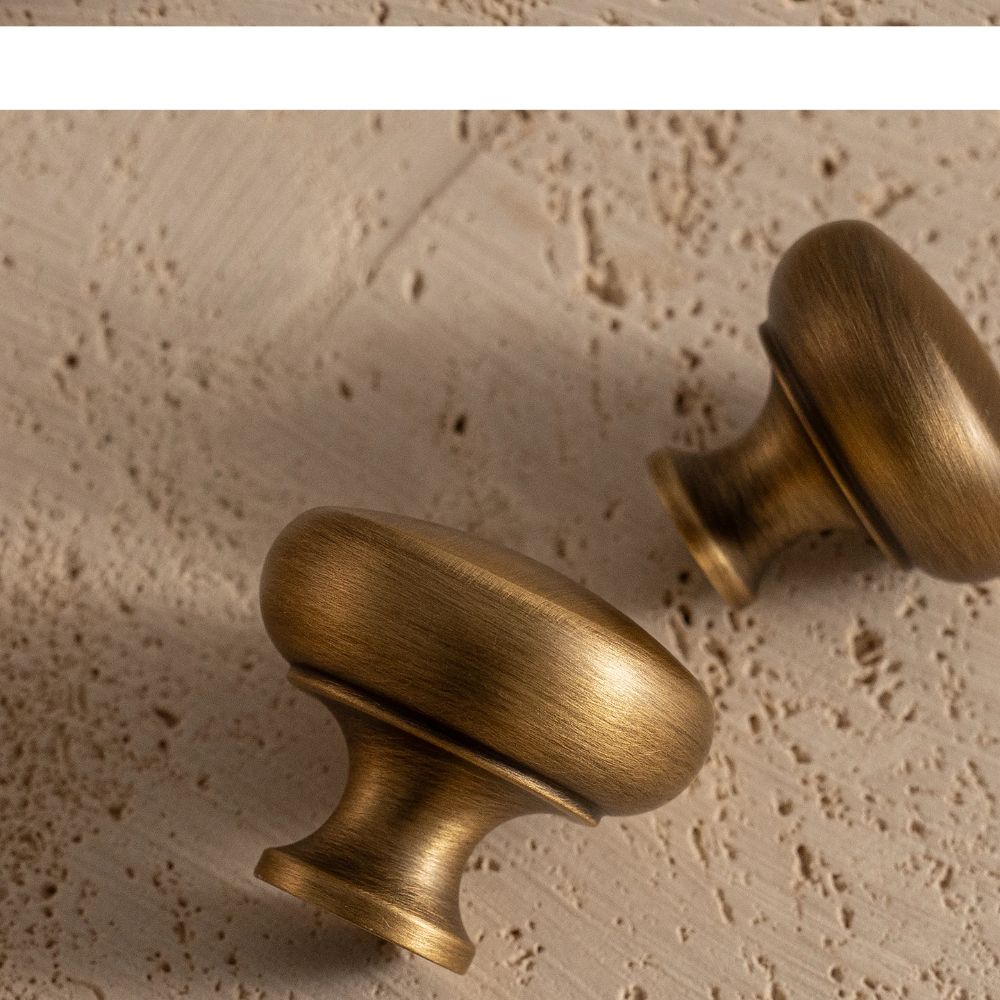 Antique brushed brass single-hole cabinet knob 25