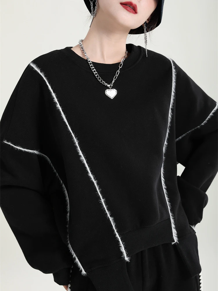 [EAM] Loose Fit White Irregular Tassels Sweatshirt New Round Neck Long Sleeve Women Big Size Fashion Spring Autumn 2024 1DF2813