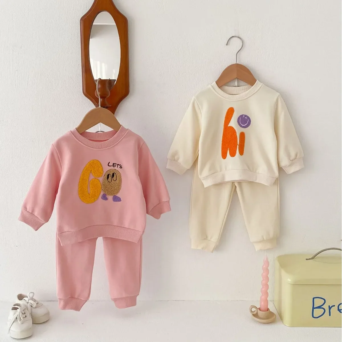 2024 Primavera Nuovo in Bambini Neonate Ragazzi Floccaggio Top Felpe + Pantaloni Harem Bambini Set di abbigliamento per bambini 2 pezzi 3M-4Y