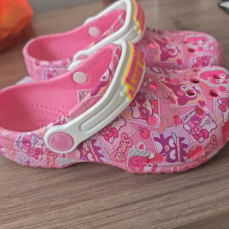 Kawaii Sanrio Hello Kitty Kids Melody Cinnamoroll Crocs Cute Girls sandali pantofole per bambini scarpe da spiaggia antiscivolo regalo per bambini