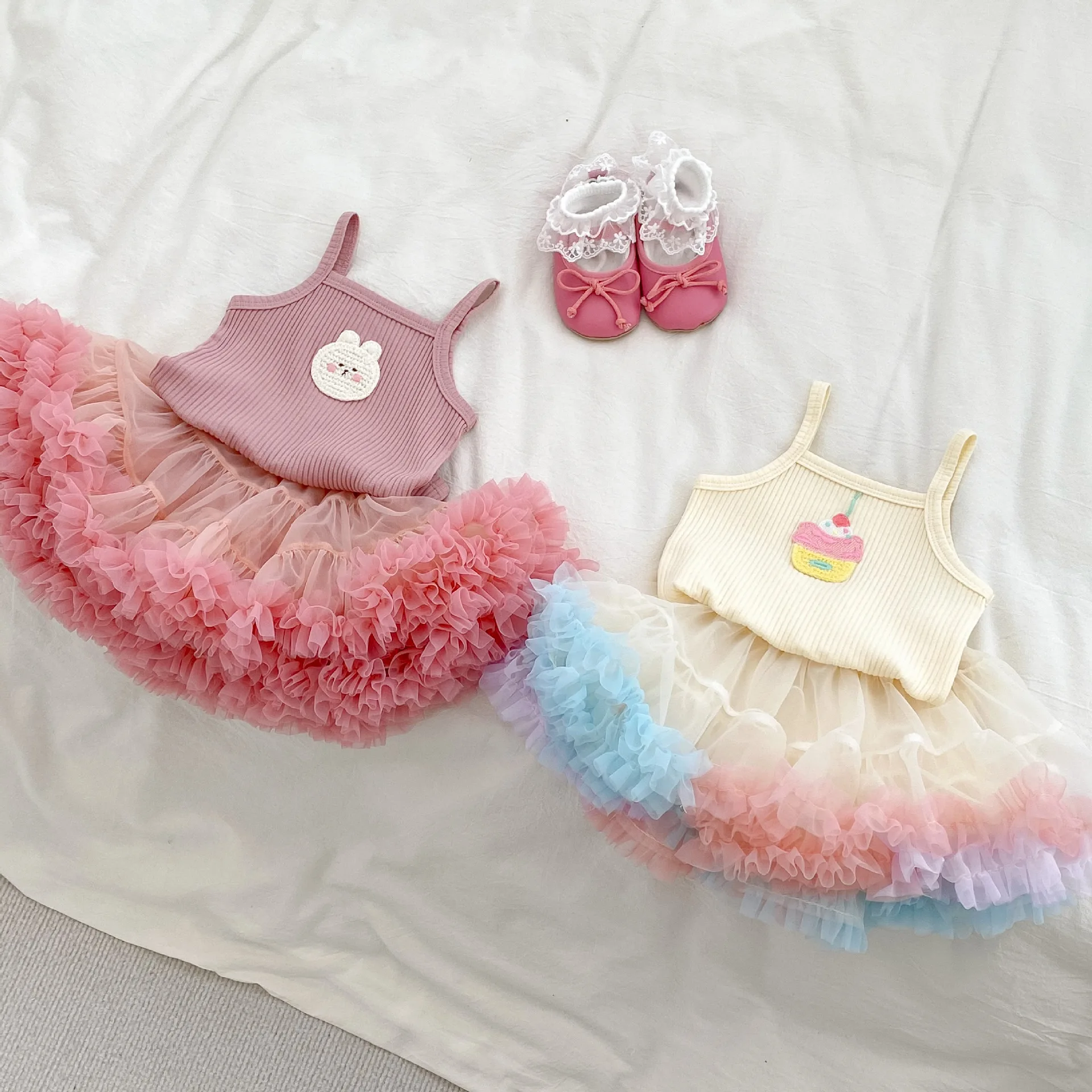 

Babys Sets Summer Girls Baby Skirt Lovely Sling Tops Mesh Yarn Fluffy Cake Skirt Two Pieces 2024 Fashion Sweet Vest