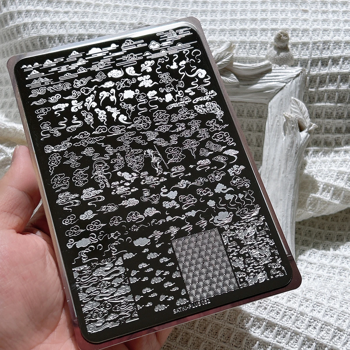 

Пластина для штамповки ногтей, Стальная пластина для штамповки для начинающих, Нет необходимости для ручной росписи, Шаблон для украшения ногтей, Auspicious Clouds, Cloud Patterns, Quick Nail Art, New Try, New Method, Quick Beauty Enhancement Stamping Ste