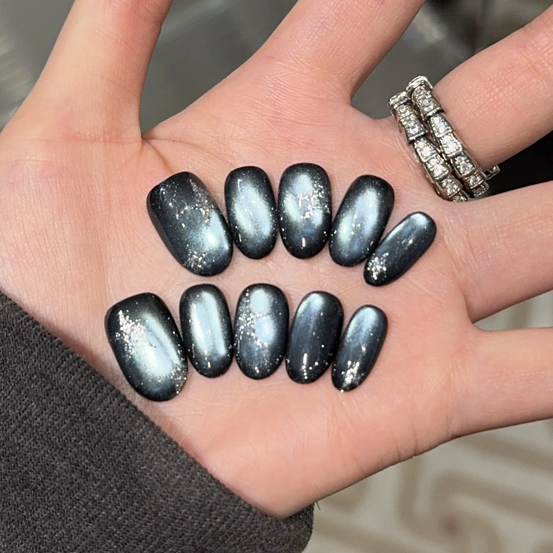 10개 수제 네일 팁 완성형 캣츠아이 짧은 타원형 인조 네일 아트 글리터 디자인 가짜 네일 세트 블루 캣츠아이 프레스온 네일