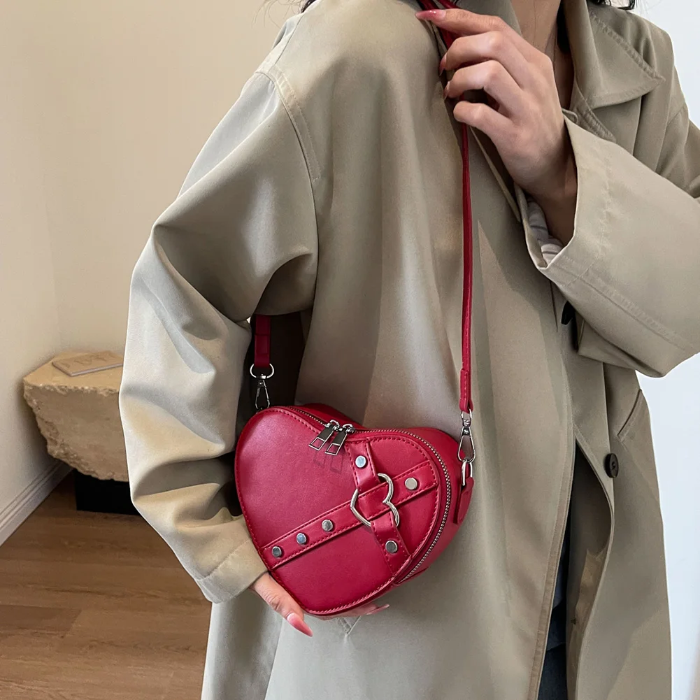 Vintage Y2K Small Chain Rivet Shoulder Bag Heart Shaped Purse Handbag Red PU Leather Gothic Tote Bag Fashion Women Crossbody Bag