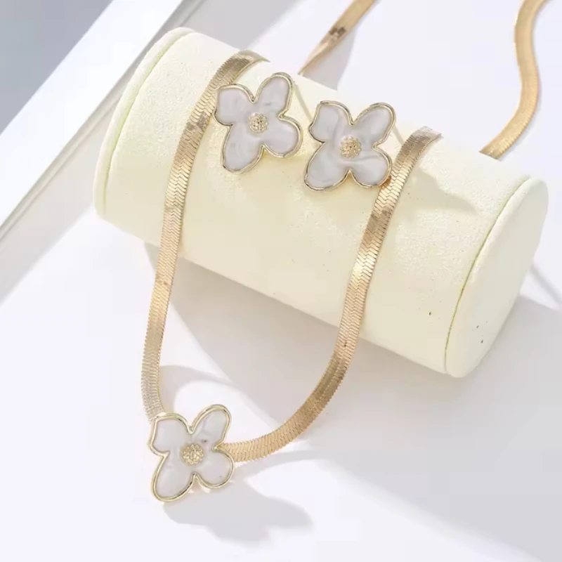 3pcs Elegant Flower White Enamel Pendant Necklace Earrings Jewelry Sets for Women Suitable for Holiday Bridal Wedding Party Gift