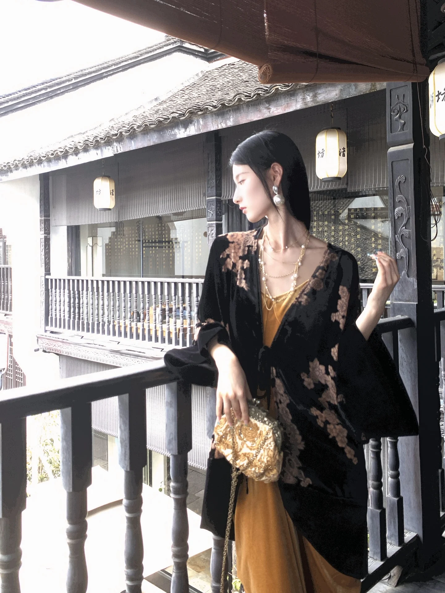 Walkink Night Bloom…