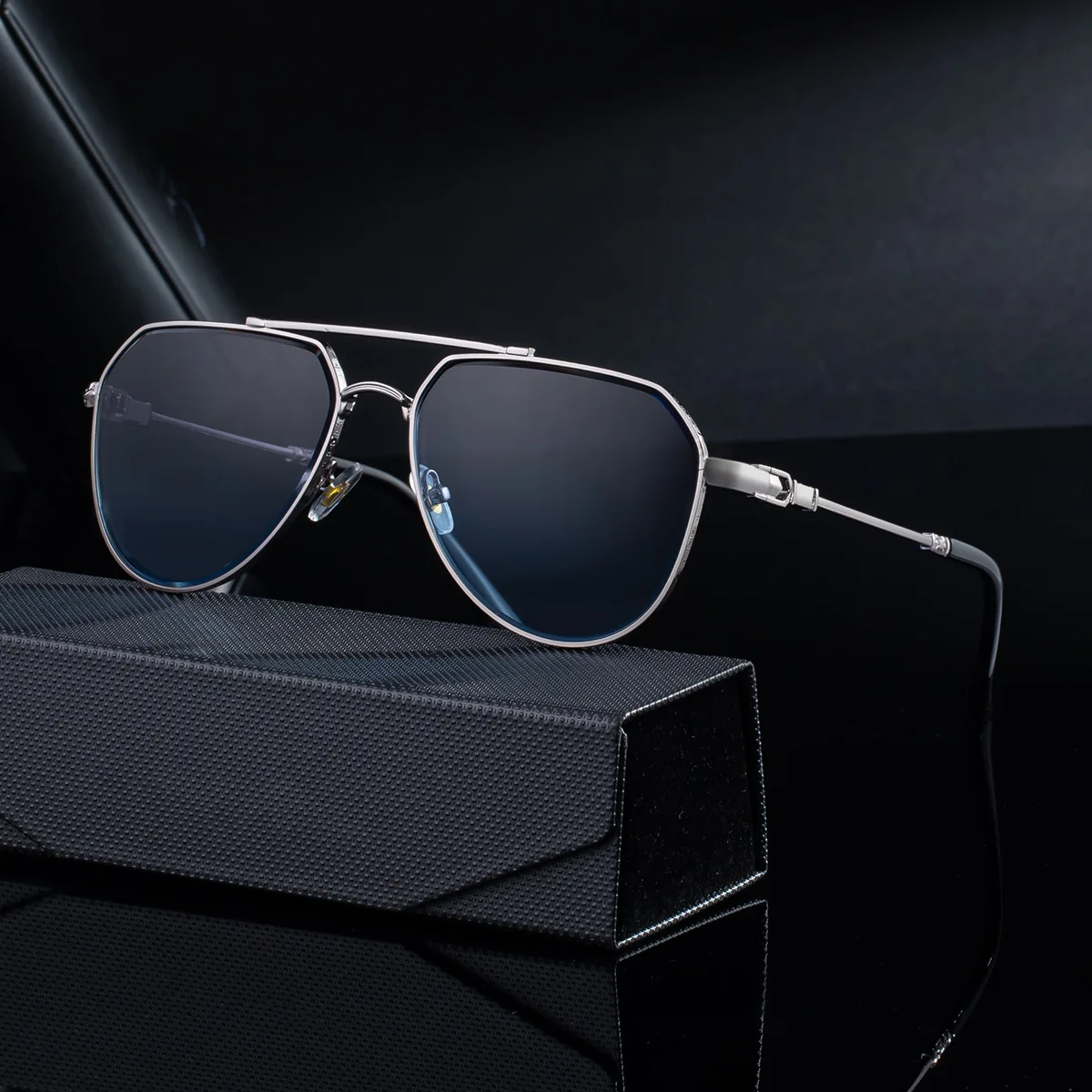 

2025 New European and American Fashion Sunglasses Men's Aviator Metal Temples Outdoor Sun Protection Sunglasses