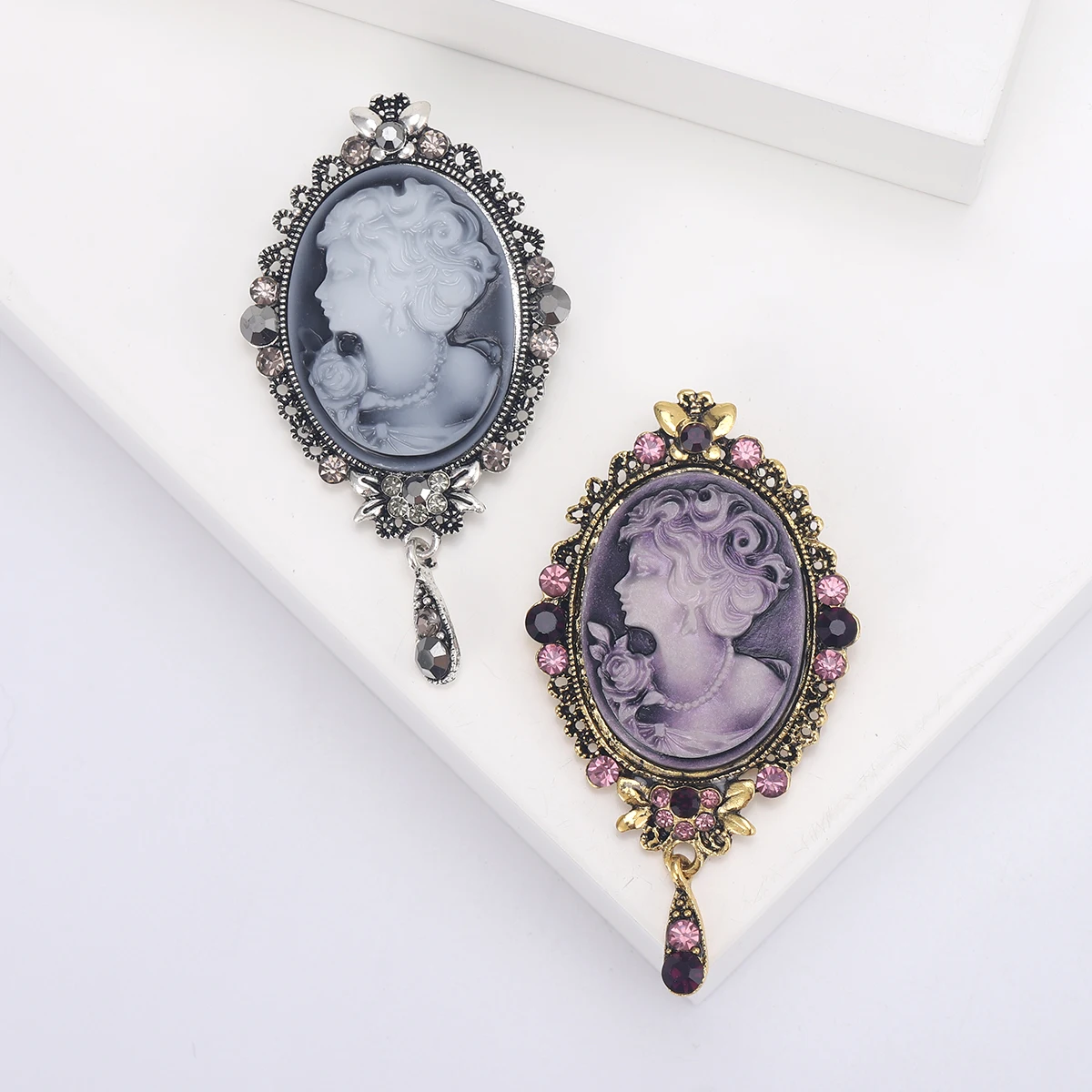 Beaut&Berry Vintage Victorian Cameo Brooches for Women Unisex Beauty Head Pins Friends Party Gifts Banquet Jewellery Accessories