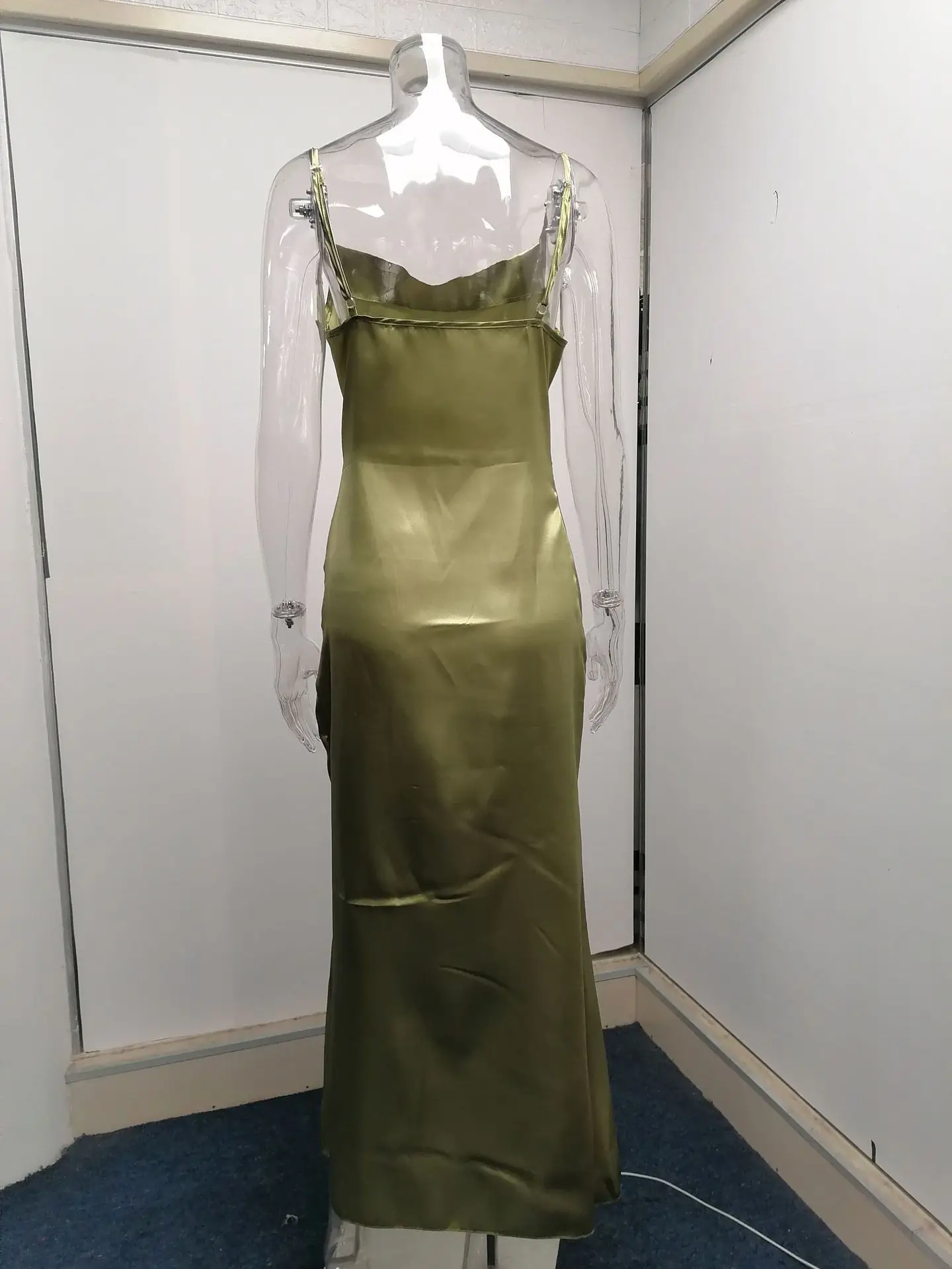 Damen Frühlings-Neuheit: Europäisch-Amerikanisches High-End Sexy Spicy Girl Kleid mit tiefem Ausschnitt und Satin-Rückenschlitz – Detail 22