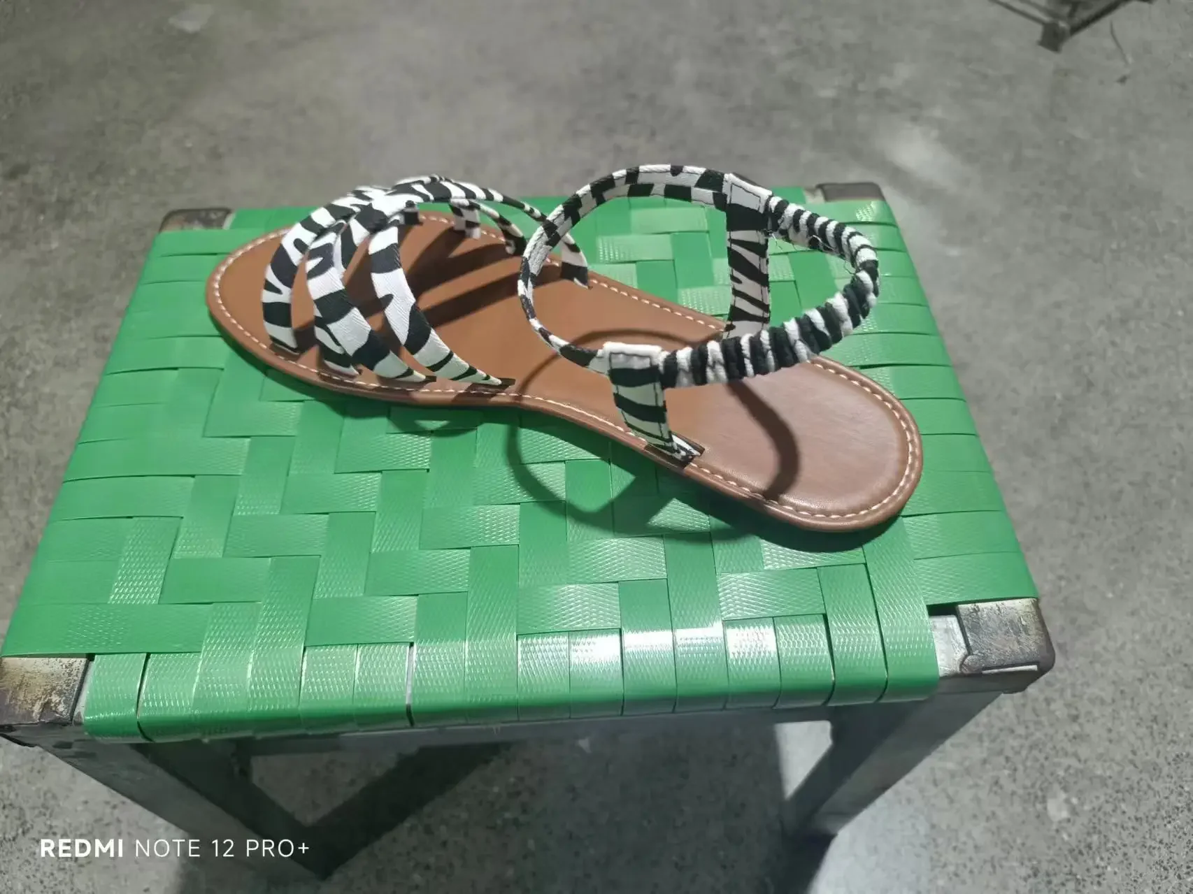 Sandalias planas de leopardo para mujer, zapatos informales cómodos para caminar, chanclas de playa al aire libre, verano, 2024