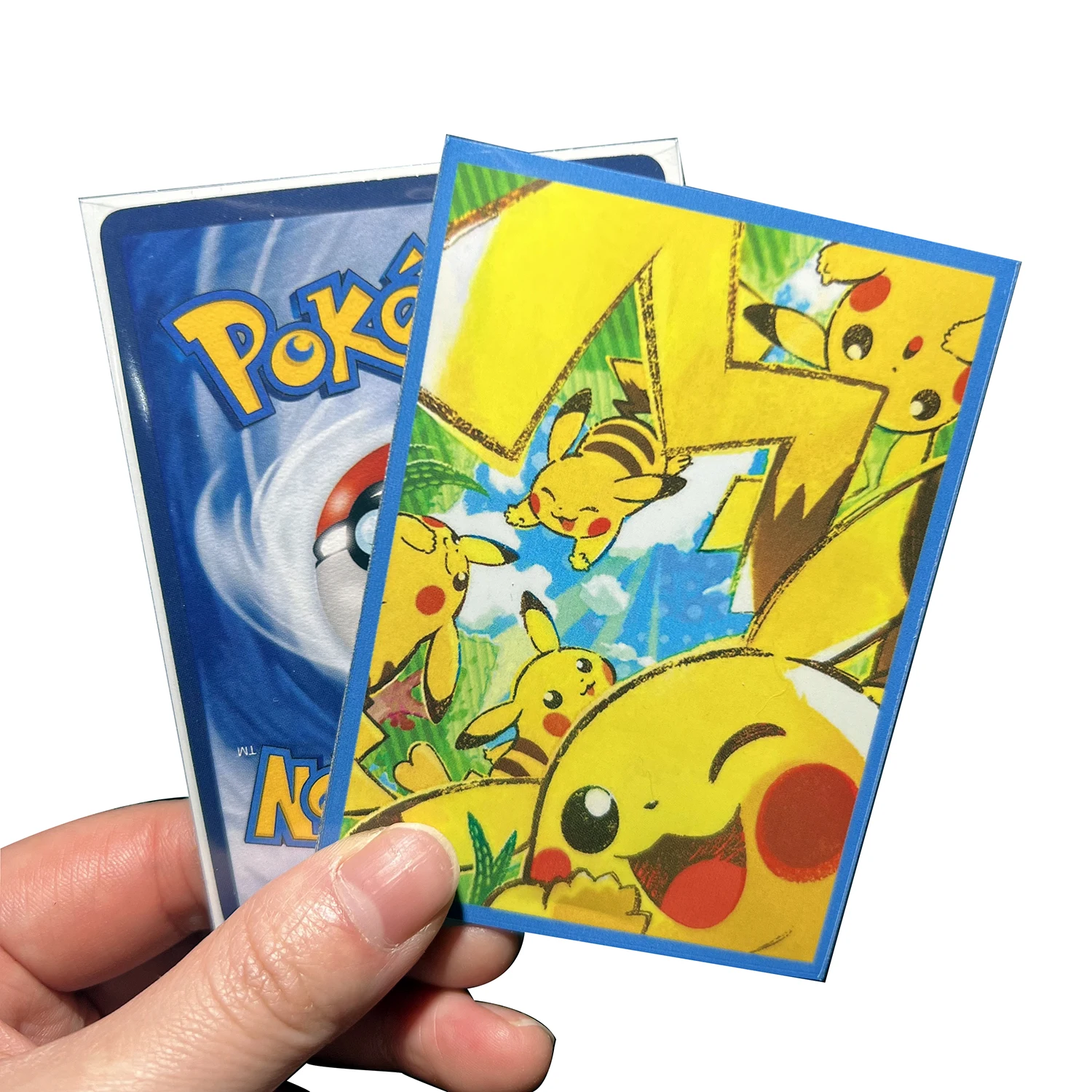 60 uds 66x91mm cubierta Pikacu para TCG/PKM tarjetas coleccionables juegos de mesa lindo Anime fundas para tarjetas exteriores juguetes para niños protectores de regalos