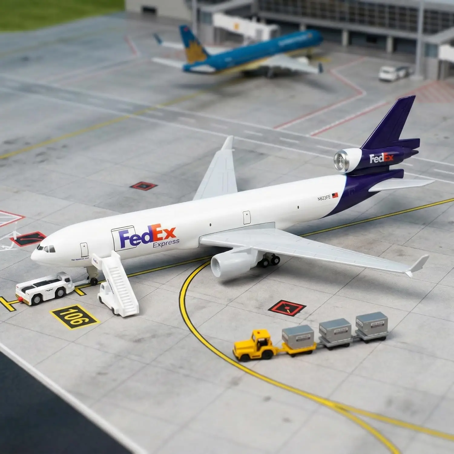 1/300 Diecast Metal Airplane Model Kits with Stand Fedex MD-11 Cargo Airplane Model for Adult Aviation Gifts or Collections