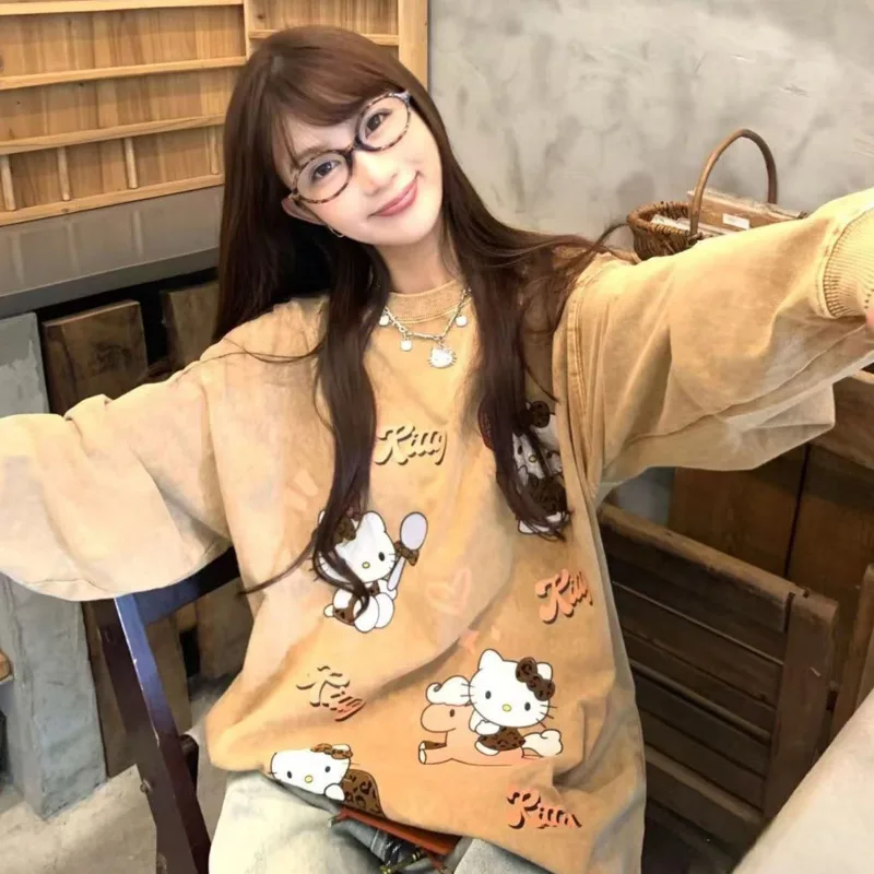 

MINISO Oversize Hellokitty, милая футболка с длинными рукавами и круглым вырезом, повседневный топ с мультяшным принтом KT Cat Kawaii, женская футболка в стиле Харадзюку, рубашка цвета хаки