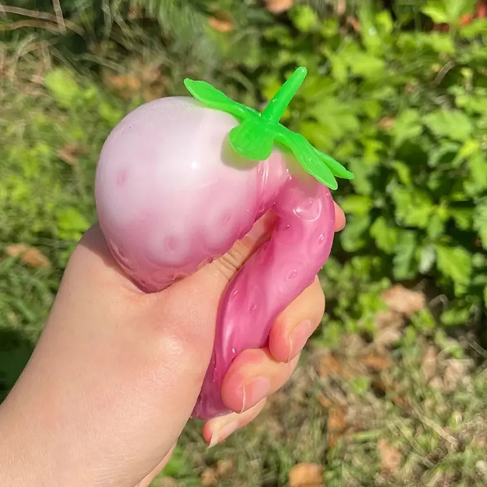 시뮬레이션 된 색상 변경 변색 딸기 스퀴즈 장난감 감각 장난감 TPR 핀치 감압 장난감 Fidget Toy Kids Tricky Doll