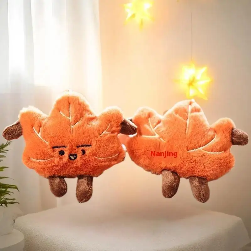 

Восхитительный мини-плюшевый брелок с кленовым листом; Декор рюкзака Loved One's и идеальный подарок