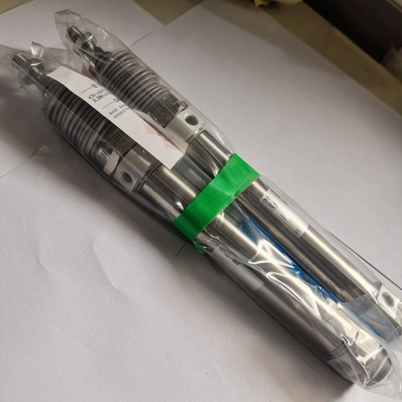 Cilindro sem retorno de haste genuína SMC original CM2KB25-125JZ CM2KB25-125Z Cilindro de haste única e dupla ação