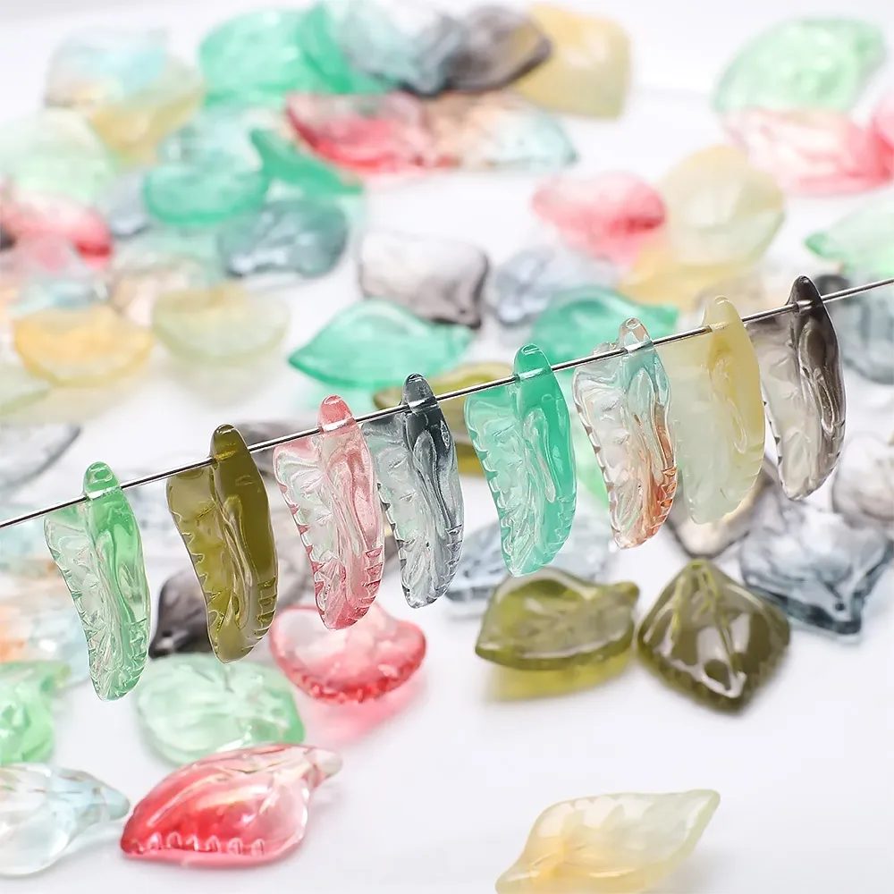 20 Stück blattförmige 16 x 23 mm glasierte Kristall-Lampwork-Glasperlen für die DIY-Schmuckherstellung – Anhänger für Halsketten-Ohrringe-Zubehör