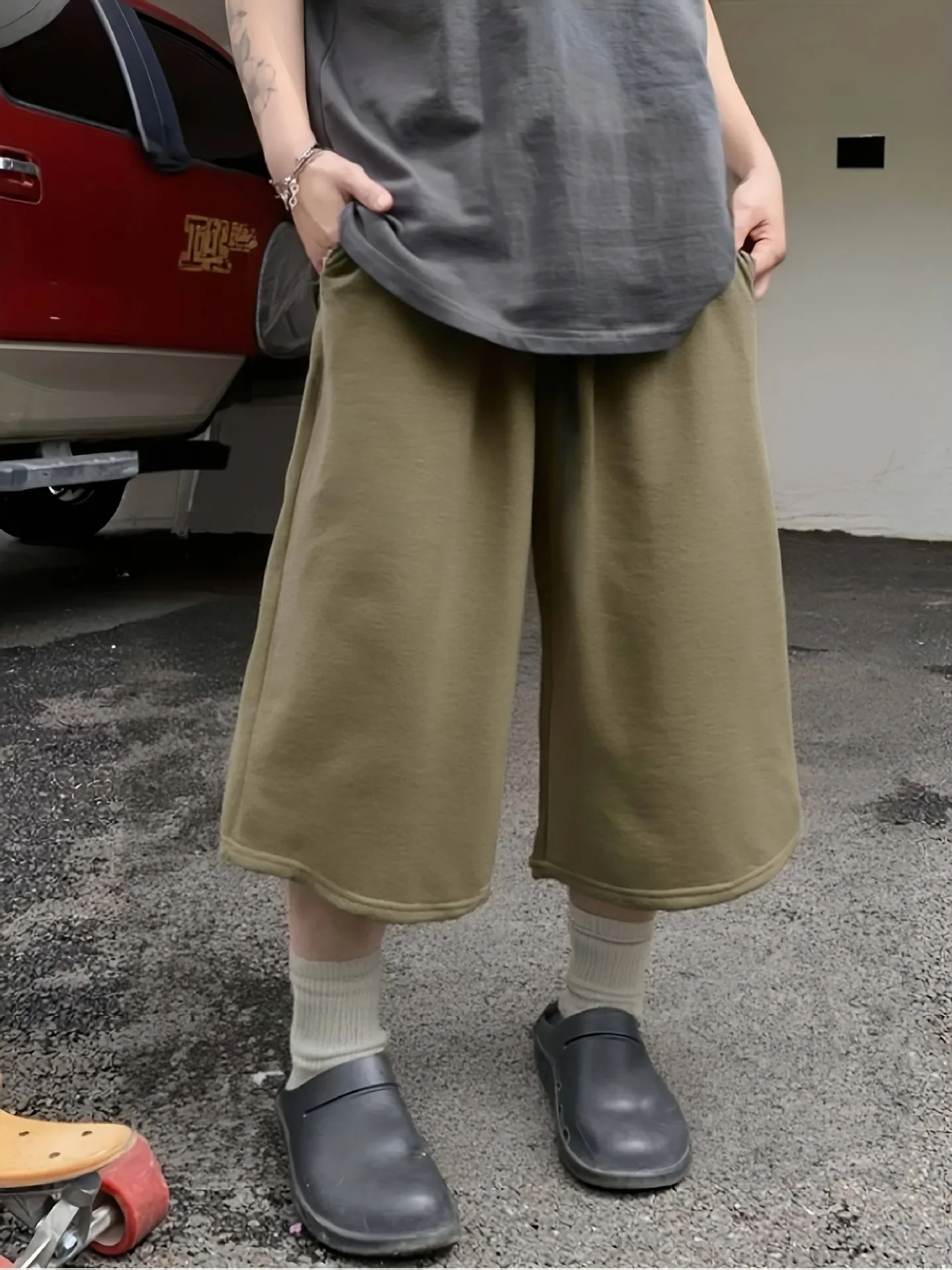 Men's Loose Street Style 7/8 Length Shorts Summer Casual Sports Elastic Waistband Pleated Hem Strong Draped Look