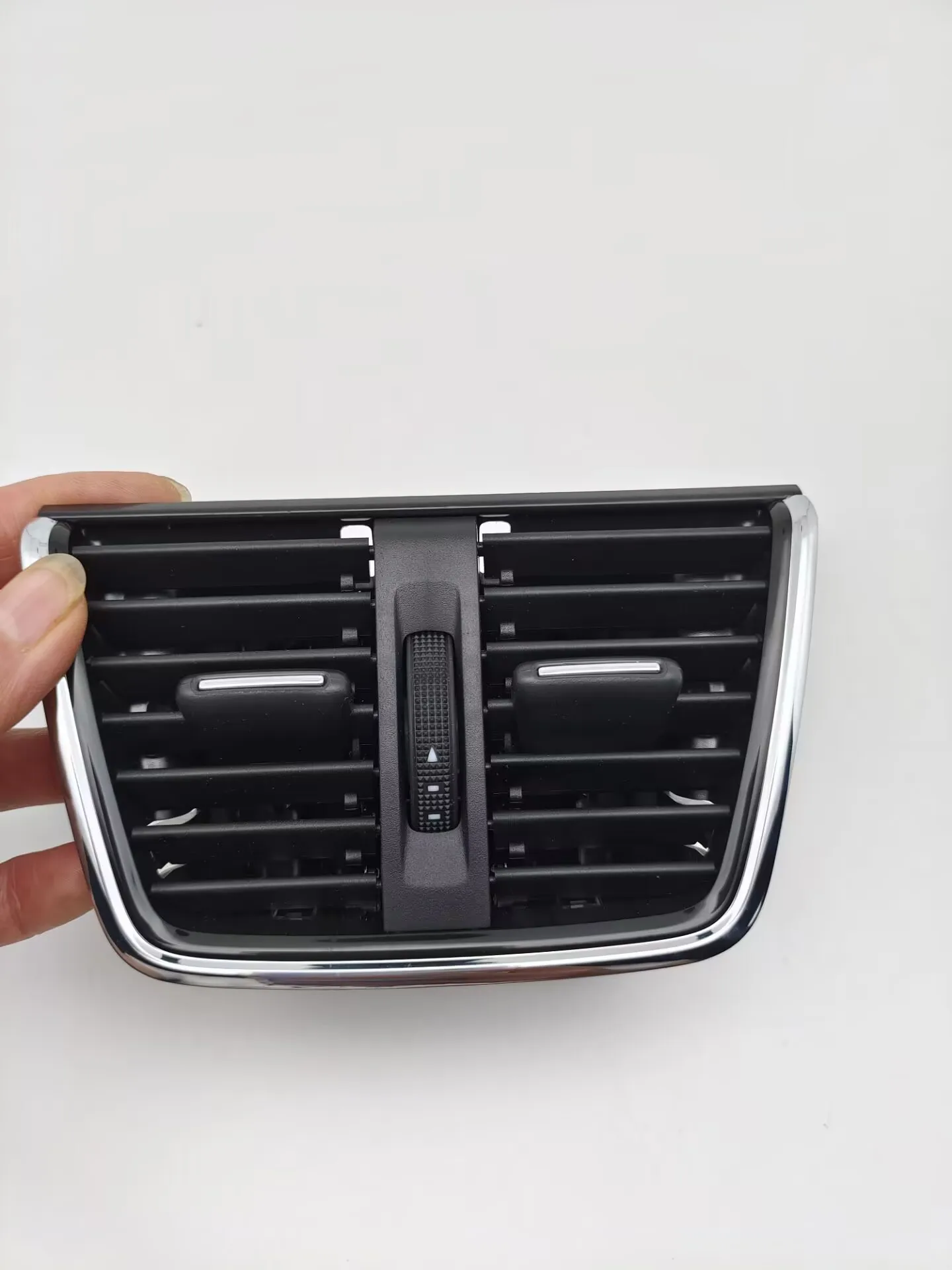 High quality automotive parts suitable for 15-22 Skoda New Octavia rear air outlet assembly, central channel air conditioning re