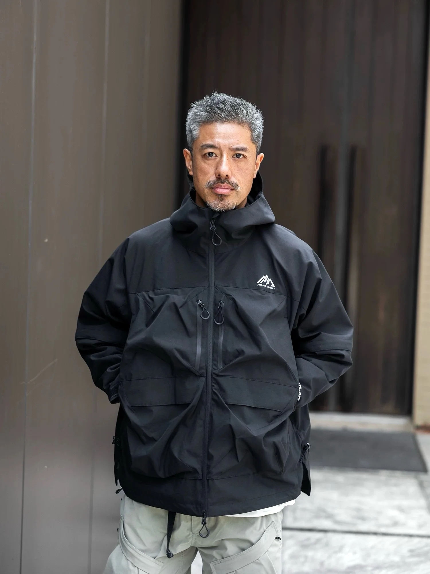Japanese limited CMF outdoor function multi-pocket waterproof jacket removable sleeve hooded windproof jacket