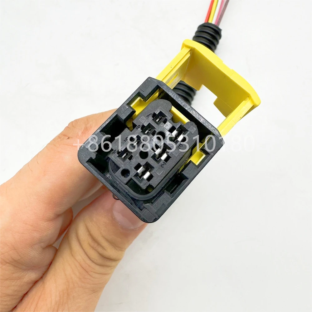 The 7-pin electrical connector  of the urea pump is suitable for Scania Mercedes  Freightliner trucks A0001407878 A0001405378