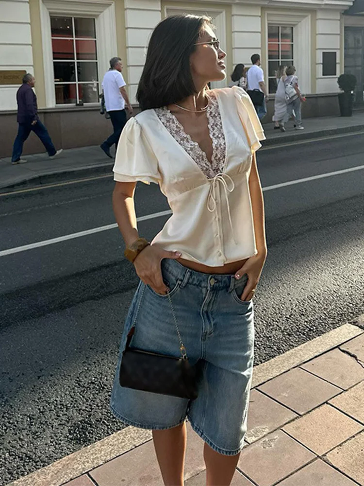 الرجعية الدانتيل العميق الخامس الرقبة قميص المرأة شيك الصلبة الدانتيل يصل أزرار قمصان ضئيلة الإناث 2025 الصيف تنوعا موضة الشارع القمم #5