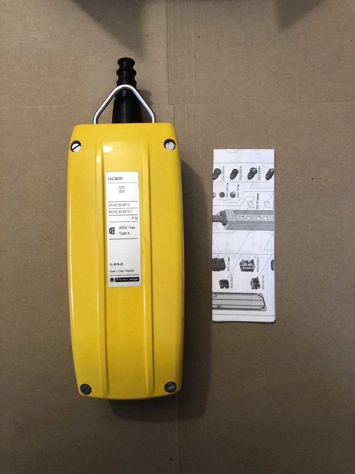 XACB030 Empty pendant control station, Harmony XAC, plastic, yellow, 3 cut outs, for cable 7...13mm