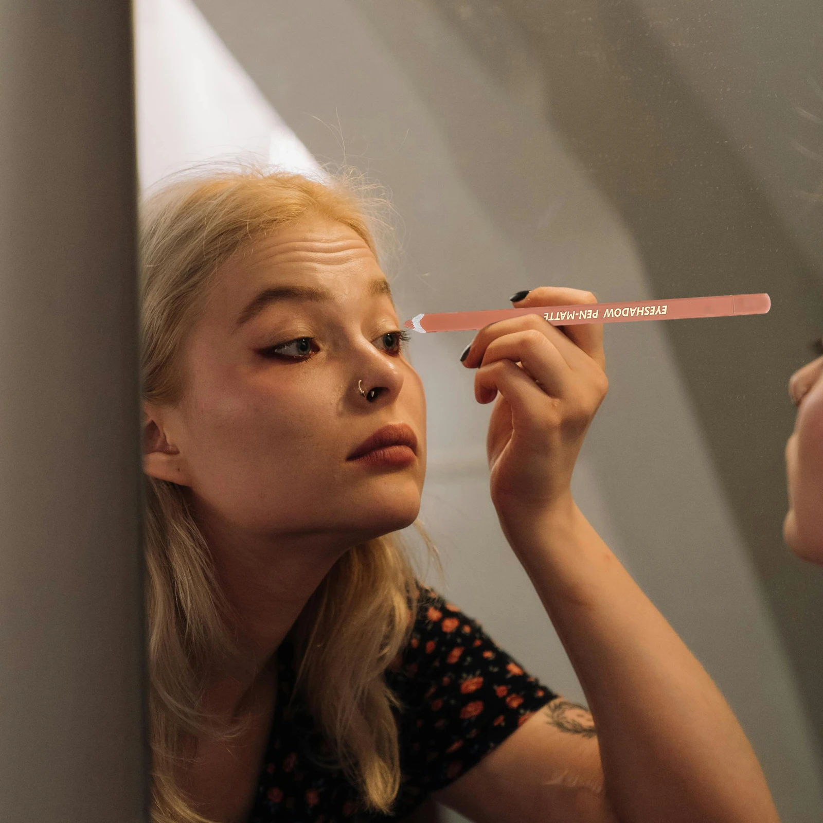 1Set Matte Eyeshadow Stick Eye Makeup Tool Longlasting Wear Easy Apply Eyeshadow Pencil Brightener Eye Shadow