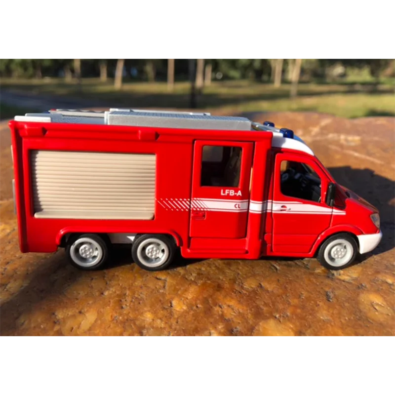 Diecast 1:50 Scale SIKU 2113 Benz Fire Truck Alloy Vehicle Model Finished Simulation Collection Decoration Gift Toys Display